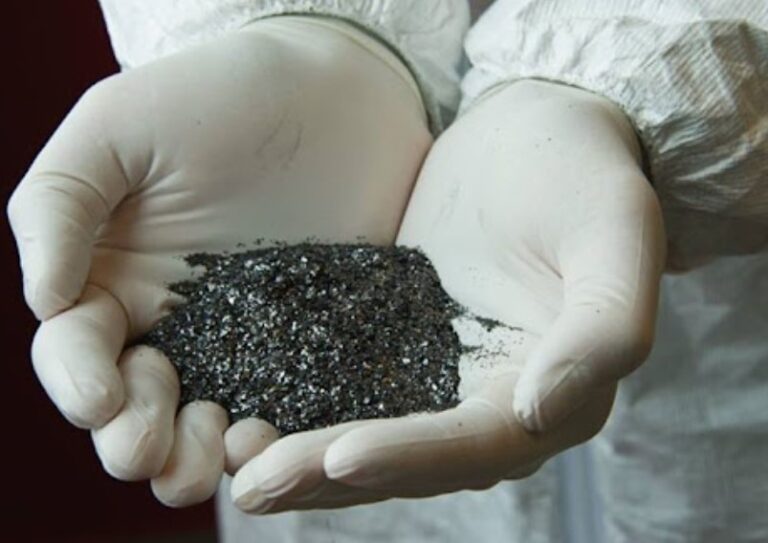 Grafeno en «vacunas»: ¿qué es, qué daños causa y cómo quitarlo de nuestro cuerpo?