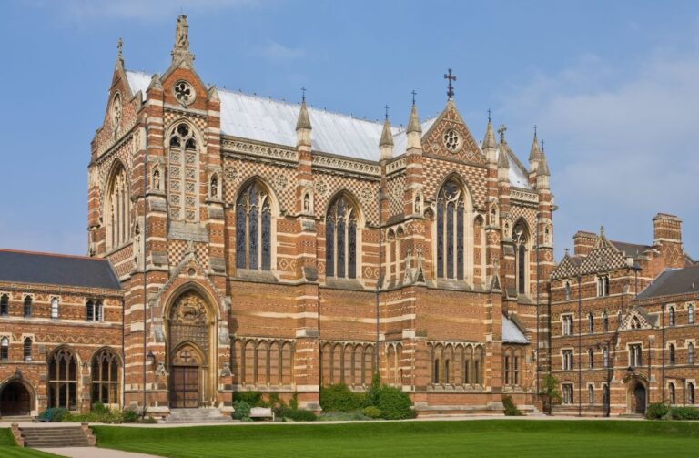 Universidad de Oxford: vacunados, 44% más de probabilidades de enfermarse de Covid